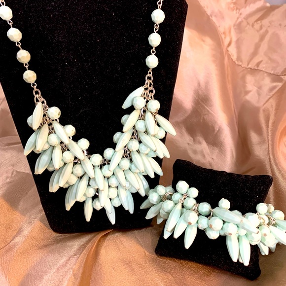 Avon Jewelry - Avon Beaded Necklace and Bracelet Set - Lt Green